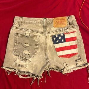 Levi's Distressed Women's Denim Shorts with Flag Pocket - Light Gray
